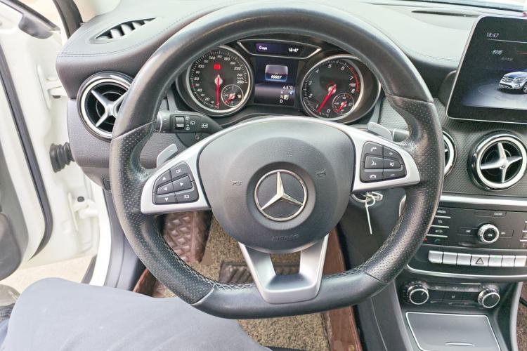Used Mercedes-Benz GLA 2019 GLA 200 Fashion Model Steering Wheel