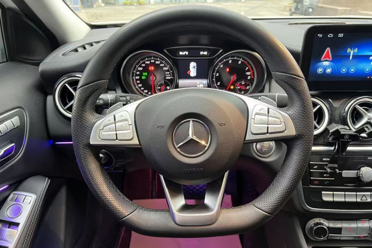 Used Mercedes-Benz GLA 2019 GLA 200 Fashion Model Steering Wheel