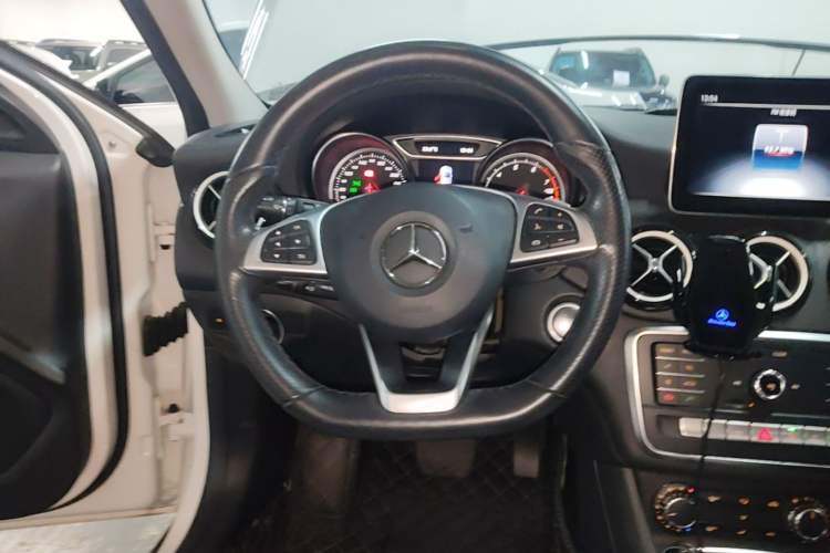 Used Mercedes-Benz GLA 2019 GLA 200 Fashion Model Steering Wheel