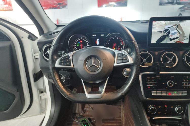 Used Mercedes-Benz GLA 2019 GLA 200 Dynamic Edition Steering Wheel