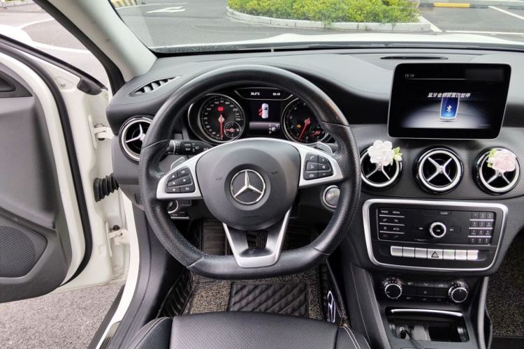 Used Mercedes-Benz GLA 2019 GLA 200 Fashion Model Steering Wheel