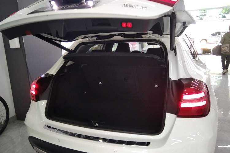 Used Mercedes-Benz GLA 2019 GLA 200 Fashion Model Trunk
