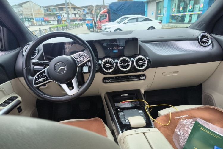 Used Mercedes-Benz GLA 2020 GLA 200 Center Console