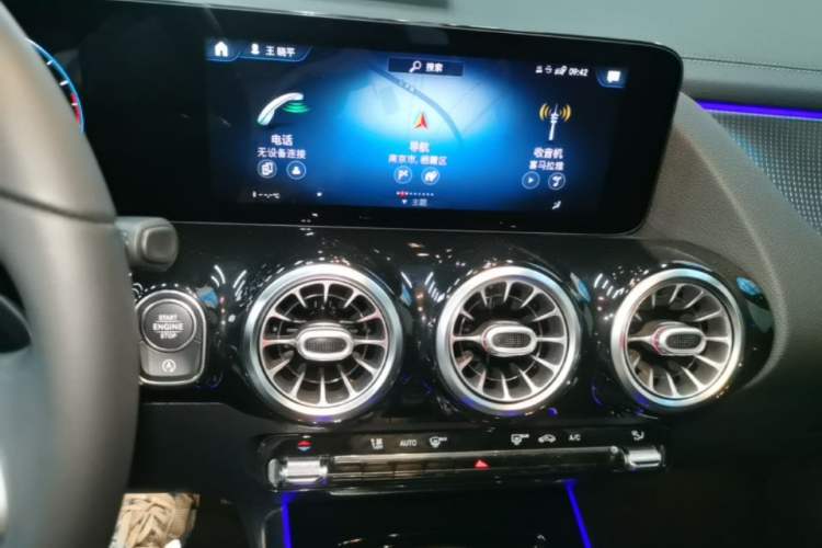 Used Mercedes-Benz GLA 2020 GLA 200 4MATIC Audio And AC Panel