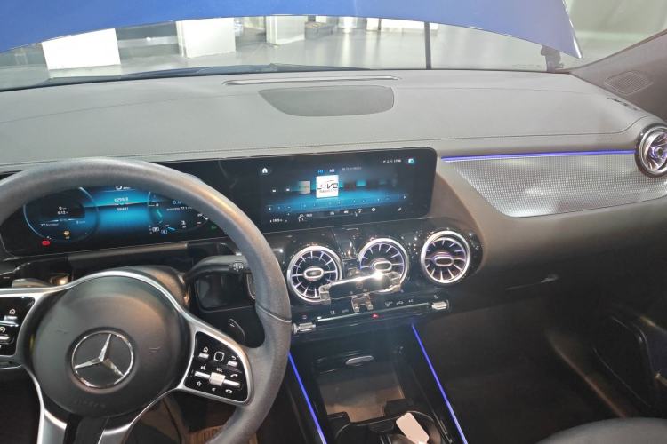 Used Mercedes-Benz GLA 2020 GLA 200 Center Console