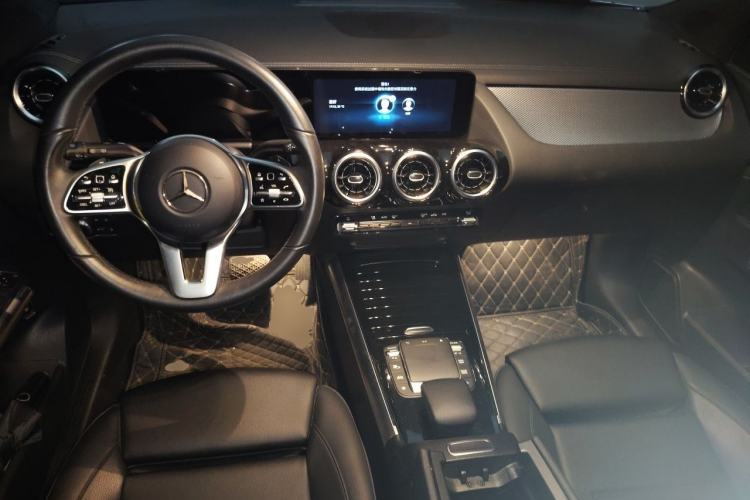 Used Mercedes-Benz GLA 2020 GLA 180 Center Console