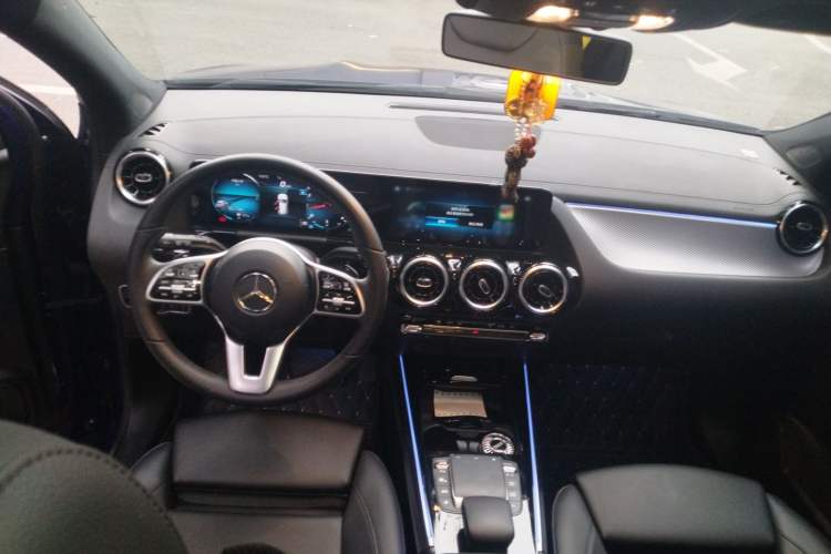 Used Mercedes-Benz GLA 2020 GLA 180 Center Console
