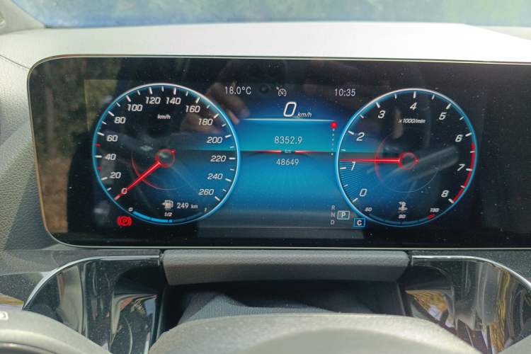 Used Mercedes-Benz GLA 2020 GLA 200 Odometer Close Up