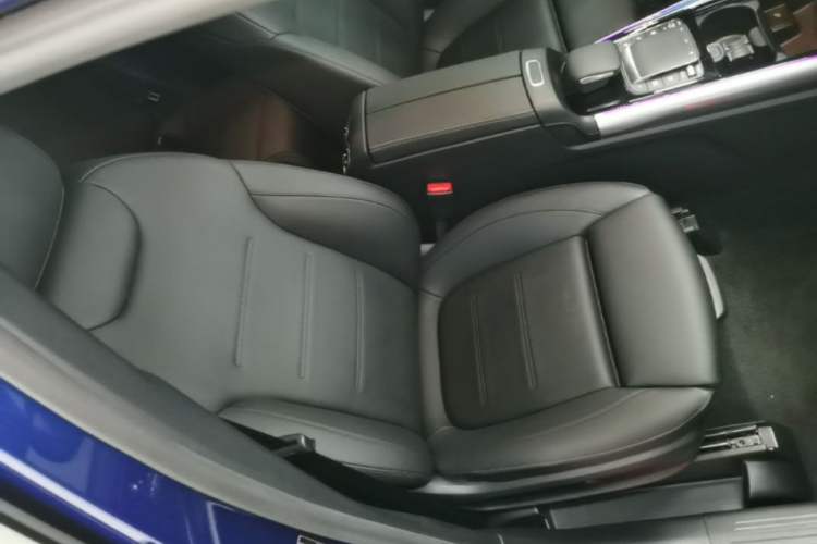 Used Mercedes-Benz GLA 2020 GLA 200 4MATIC Right Front Seat