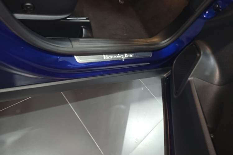 Used Mercedes-Benz GLA 2020 GLA 200 Right Side Sill
