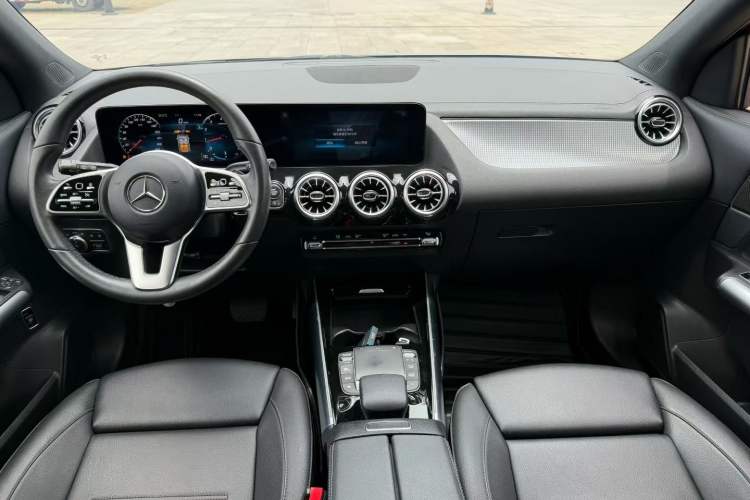 Used Mercedes-Benz GLA 2020 GLA 200 Center Console