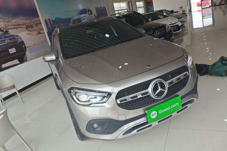 Used Mercedes-Benz GLA 2020 GLA 200 Front Right 45 Deg