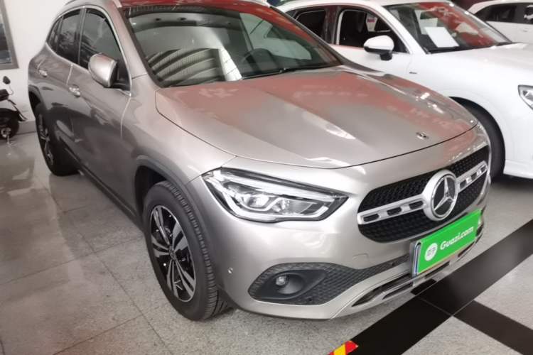 Used Mercedes-Benz GLA 2020 GLA 200 Front Right 45 Deg