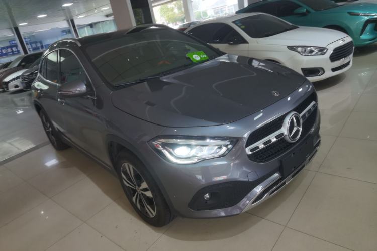 Used Mercedes-Benz GLA 2020 GLA 200 Front Right 45 Deg