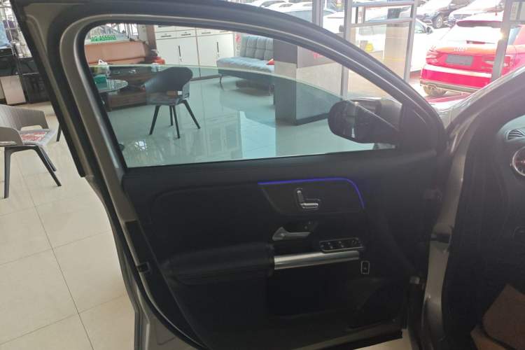 Used Mercedes-Benz GLA 2020 GLA 200 Left Front Door Interior