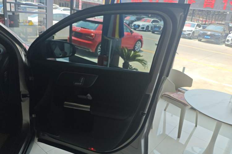 Used Mercedes-Benz GLA 2020 GLA 200 Right Front Door Interior