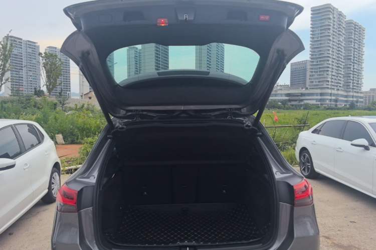 Used Mercedes-Benz GLA 2020 GLA 200 Trunk