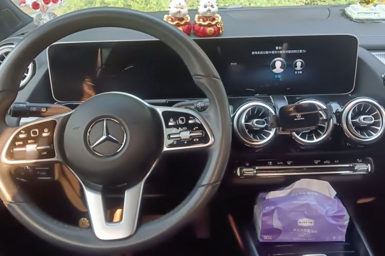 Used Mercedes-Benz GLA 2020 GLA 200 Center Console