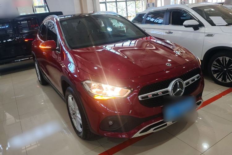 Used Mercedes-Benz GLA 2020 GLA 180 Front Right 45 Deg