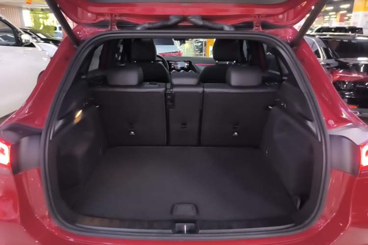 Used Mercedes-Benz GLA 2020 GLA 180 Trunk