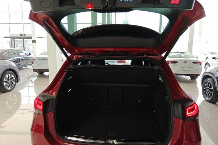 Used Mercedes-Benz GLA 2020 GLA 180 Trunk