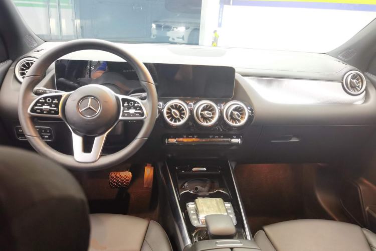 Used Mercedes-Benz GLA 2020 GLA 200 Center Console