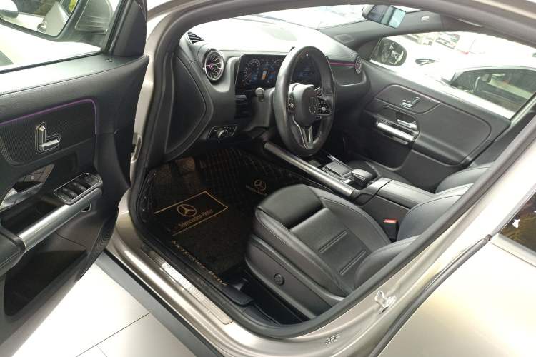 Used Mercedes-Benz GLA 2020 GLA 200 Interior 3