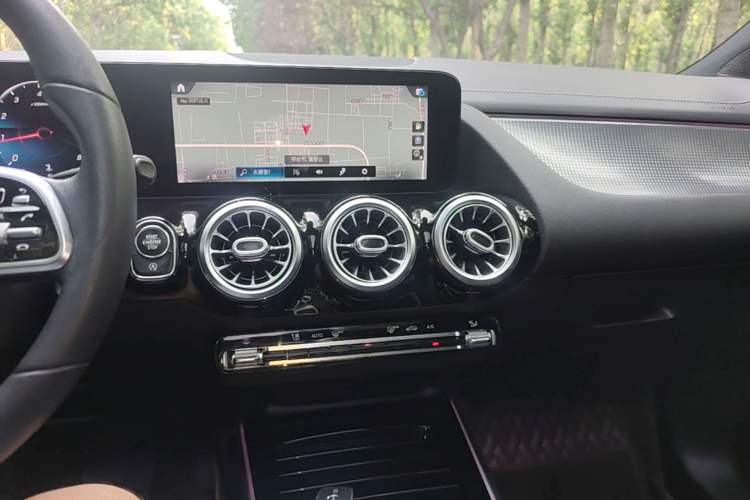 Used Mercedes-Benz GLA 2020 GLA 200 4MATIC Audio And AC Panel