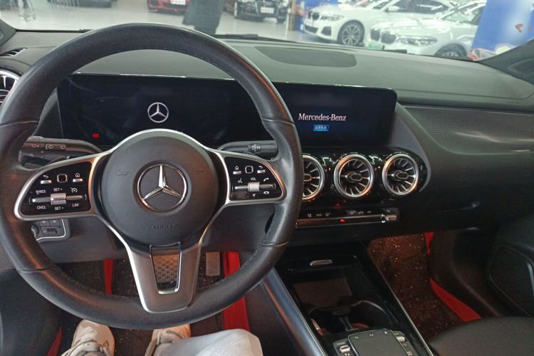 Used Mercedes-Benz GLA 2020 GLA 180 Center Console