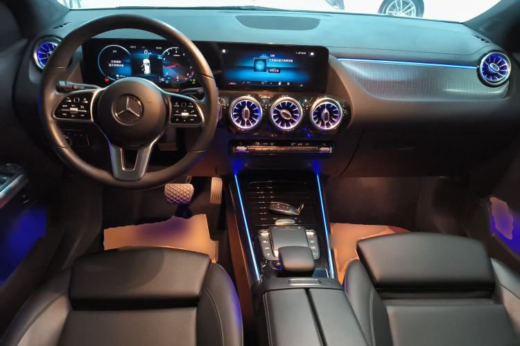 Used Mercedes-Benz GLA 2020 GLA 180 Center Console