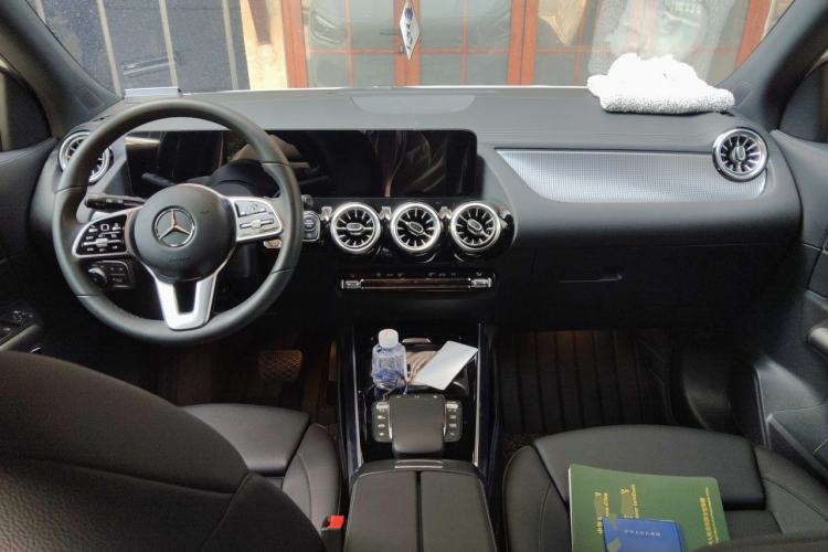 Used Mercedes-Benz GLA 2020 GLA 200 Center Console