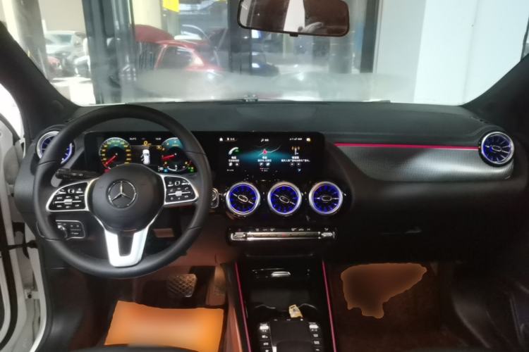 Used Mercedes-Benz GLA 2020 GLA 200 Center Console