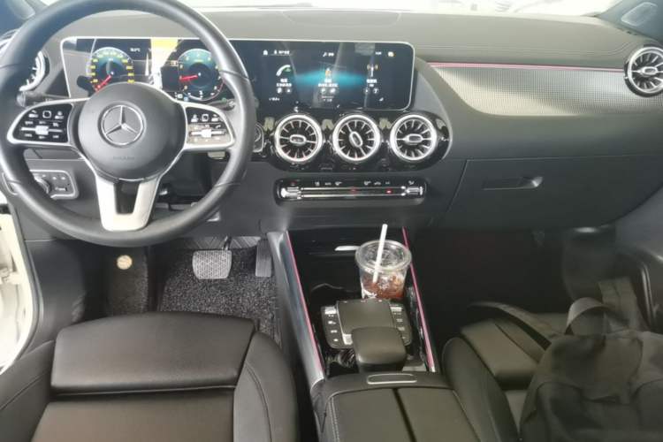 Used Mercedes-Benz GLA 2020 GLA 200 Center Console