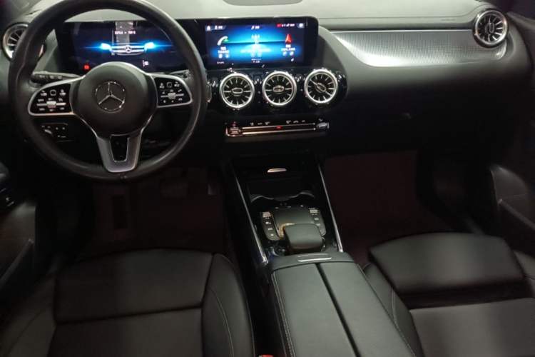 Used Mercedes-Benz GLA 2020 GLA 200 Center Console