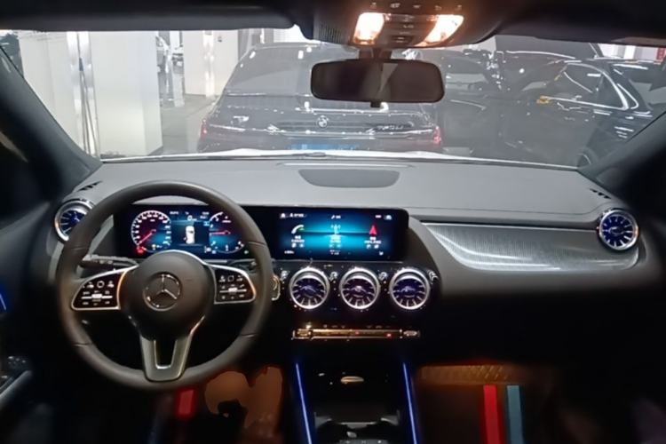 Used Mercedes-Benz GLA 2020 GLA 200 Center Console