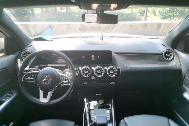 Used Mercedes-Benz GLA 2020 GLA 200 Center Console
