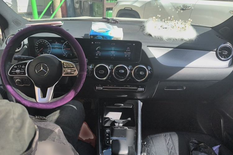 Used Mercedes-Benz GLA 2020 GLA 180 Center Console