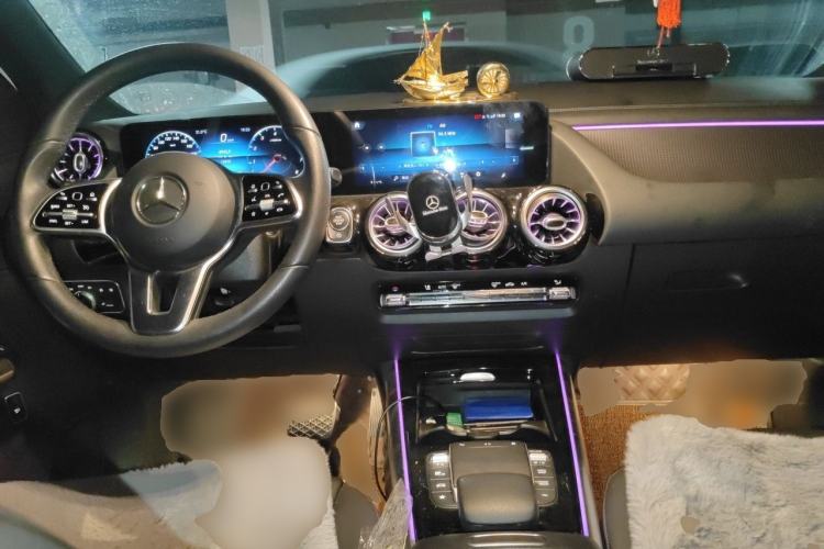 Used Mercedes-Benz GLA 2020 GLA 200 Center Console