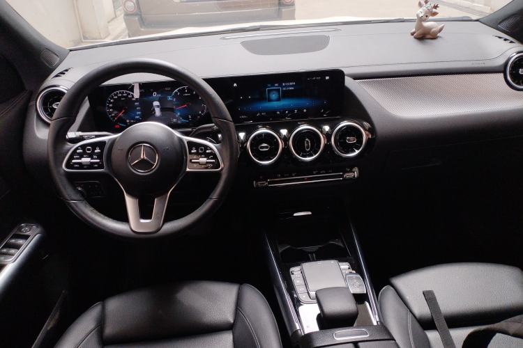 Used Mercedes-Benz GLA 2020 GLA 180 Center Console
