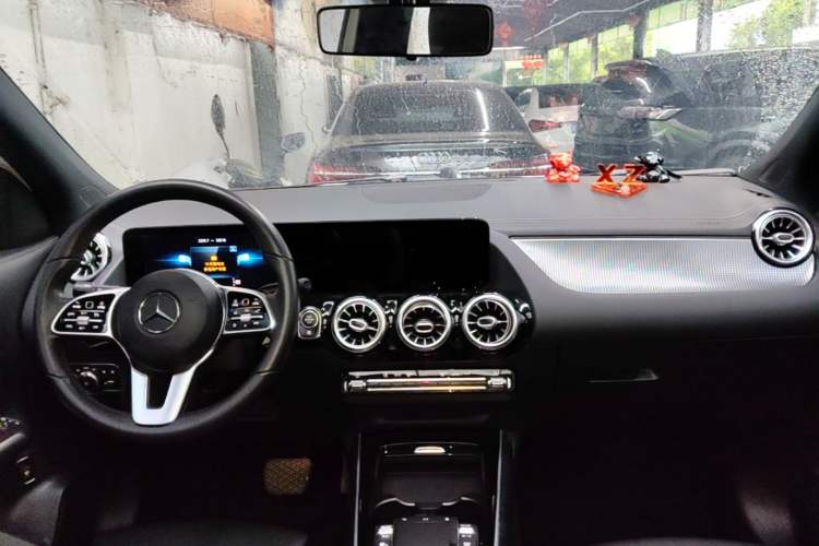 Used Mercedes-Benz GLA 2020 GLA 200 Center Console