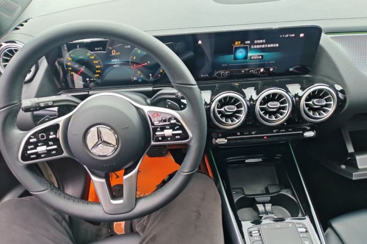 Used Mercedes-Benz GLA 2020 GLA 200 Center Console