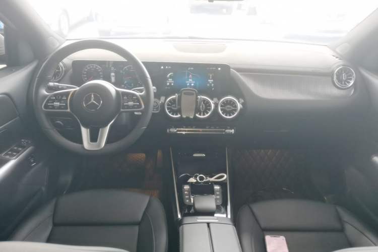 Used Mercedes-Benz GLA 2020 GLA 200 Center Console