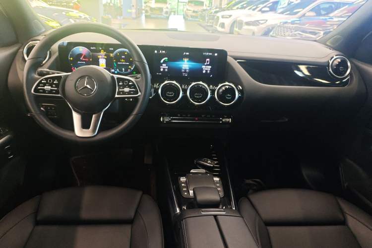 Used Mercedes-Benz GLA 2020 GLA 180 Center Console