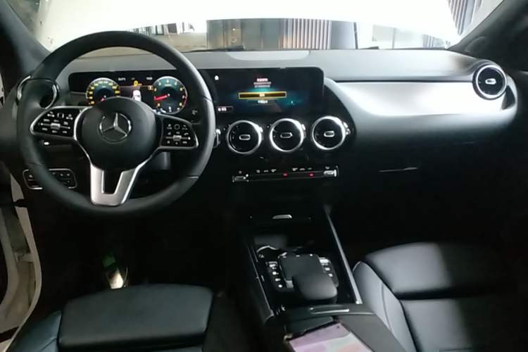 Used Mercedes-Benz GLA 2020 GLA 180 Center Console