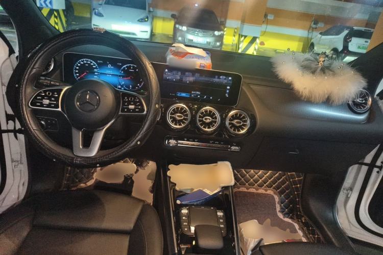 Used Mercedes-Benz GLA 2020 GLA 200 Center Console