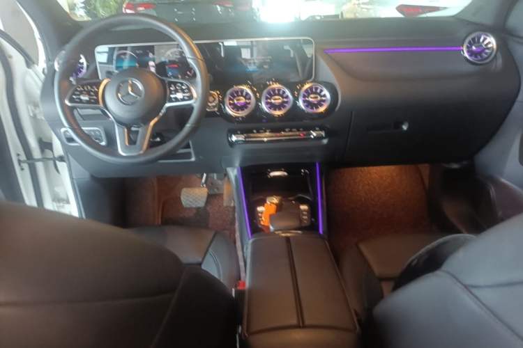 Used Mercedes-Benz GLA 2020 GLA 200 Center Console