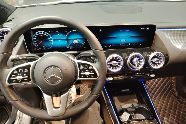 Used Mercedes-Benz GLA 2020 GLA 200 Center Console