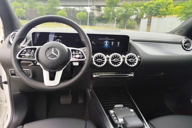 Used Mercedes-Benz GLA 2020 GLA 200 Center Console
