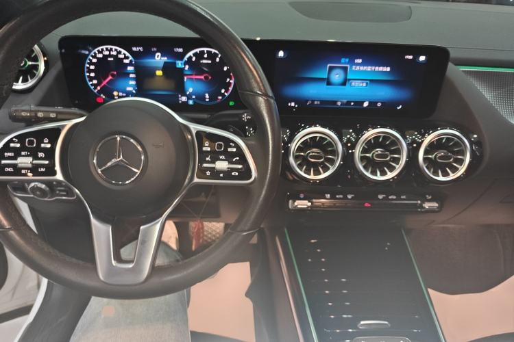 Used Mercedes-Benz GLA 2020 GLA 200 Center Console