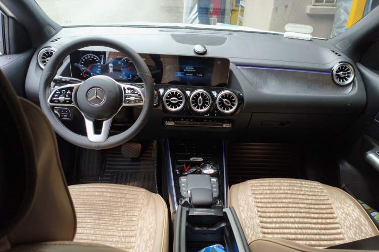 Used Mercedes-Benz GLA 2020 GLA 200 Center Console